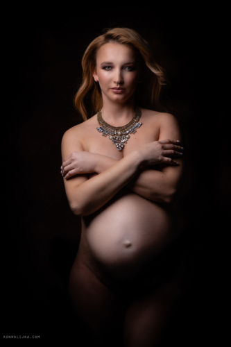 konwalijka-fotografia-ciazowa-sanok-fotograf-rodzinny-sesja-ciążowa-studio-boho-w-bieli10