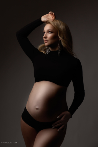 konwalijka-fotografia-ciazowa-sanok-fotograf-rodzinny-sesja-ciążowa-studio-boho-w-bieli8