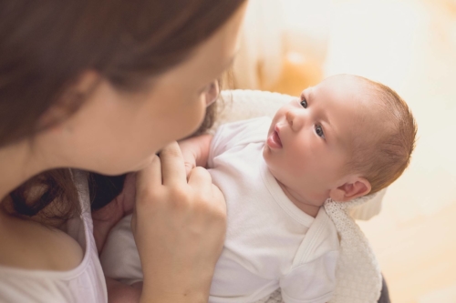 konwalijka_fotografia_dziecieca_sanok_rodzinna_lifestyle_sesja_w_domu_klienta_newborn_baby14