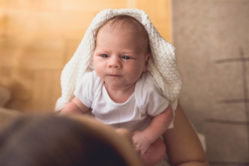konwalijka_fotografia_dziecieca_sanok_rodzinna_lifestyle_sesja_w_domu_klienta_newborn_baby15
